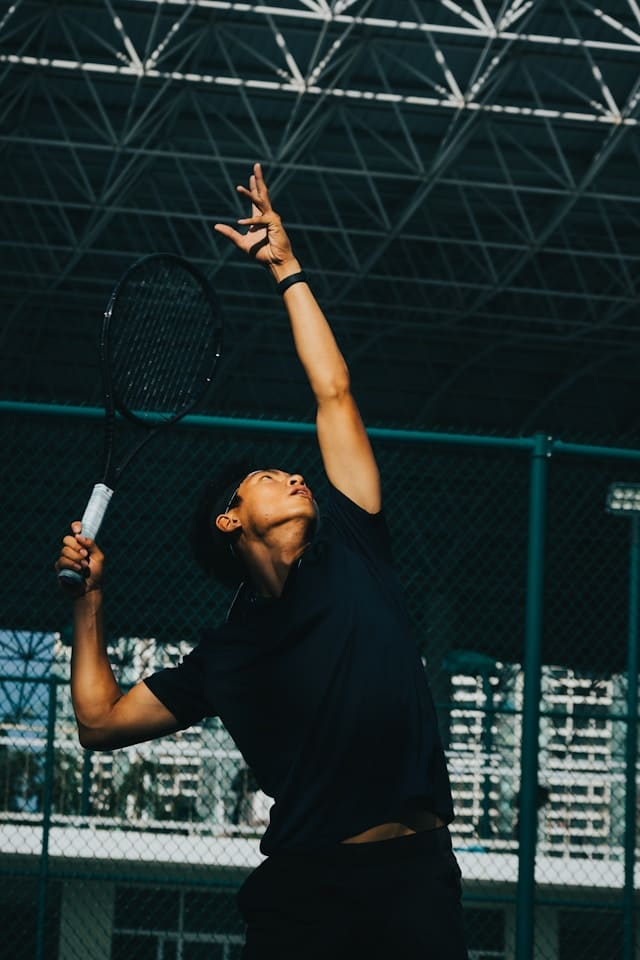 Junioren beim Wettkampftraining auf dem Tennisplatz